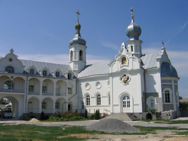Храм всех Русских святых